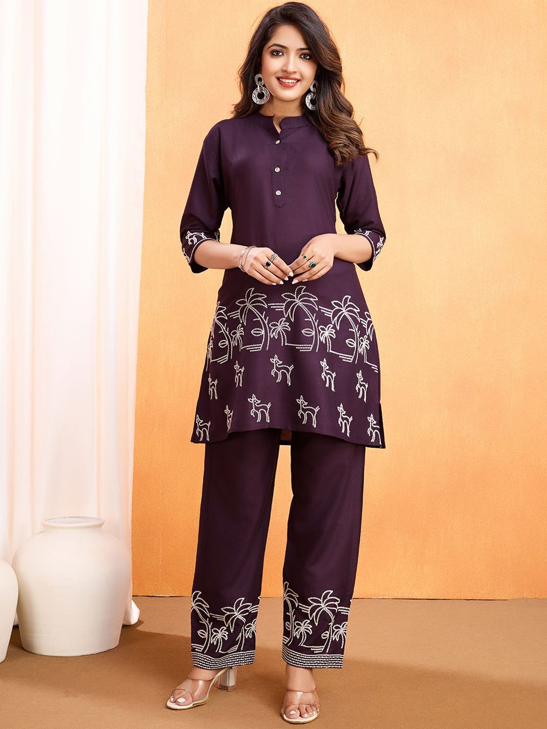 

Rujave Floral Embroidered Mandarin Collar Thread Work Straight Kurta With Trousers, Purple