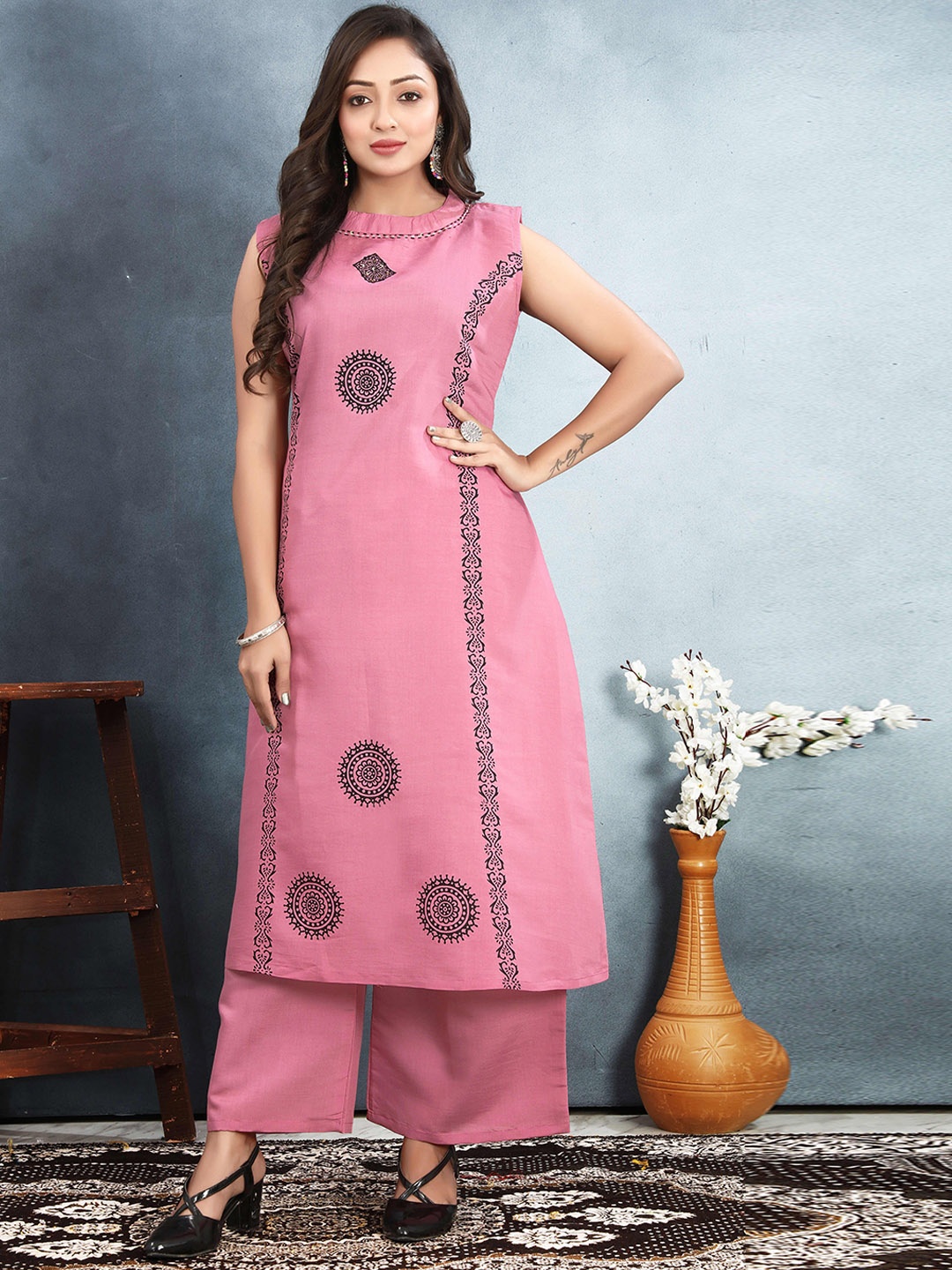 

Rujave Floral Printed Round Neck Raw Silk Straight Kurta With Palazzo, Pink