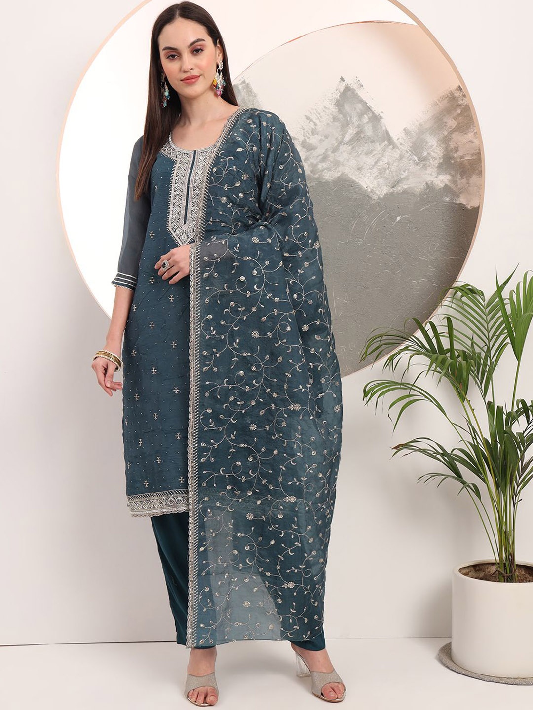 

Yufta Floral Embroidered Straight Kurta with Trousers & Dupatta, Teal