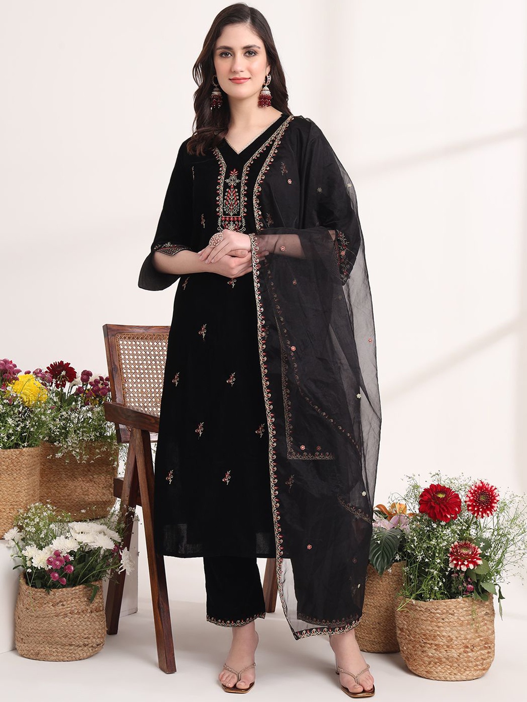 

Yufta Floral Embroidered Velvet Straight Kurta with Trousers & Dupatta, Black