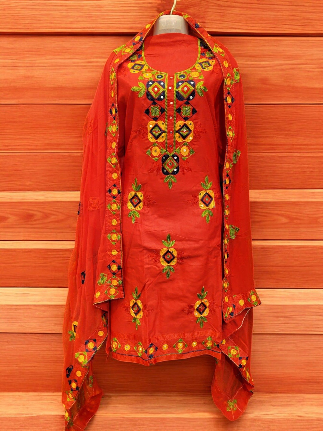 

REET MAHAL Ethnic Motifs Embroidered Pure Cotton Unstitched Dress Material, Red