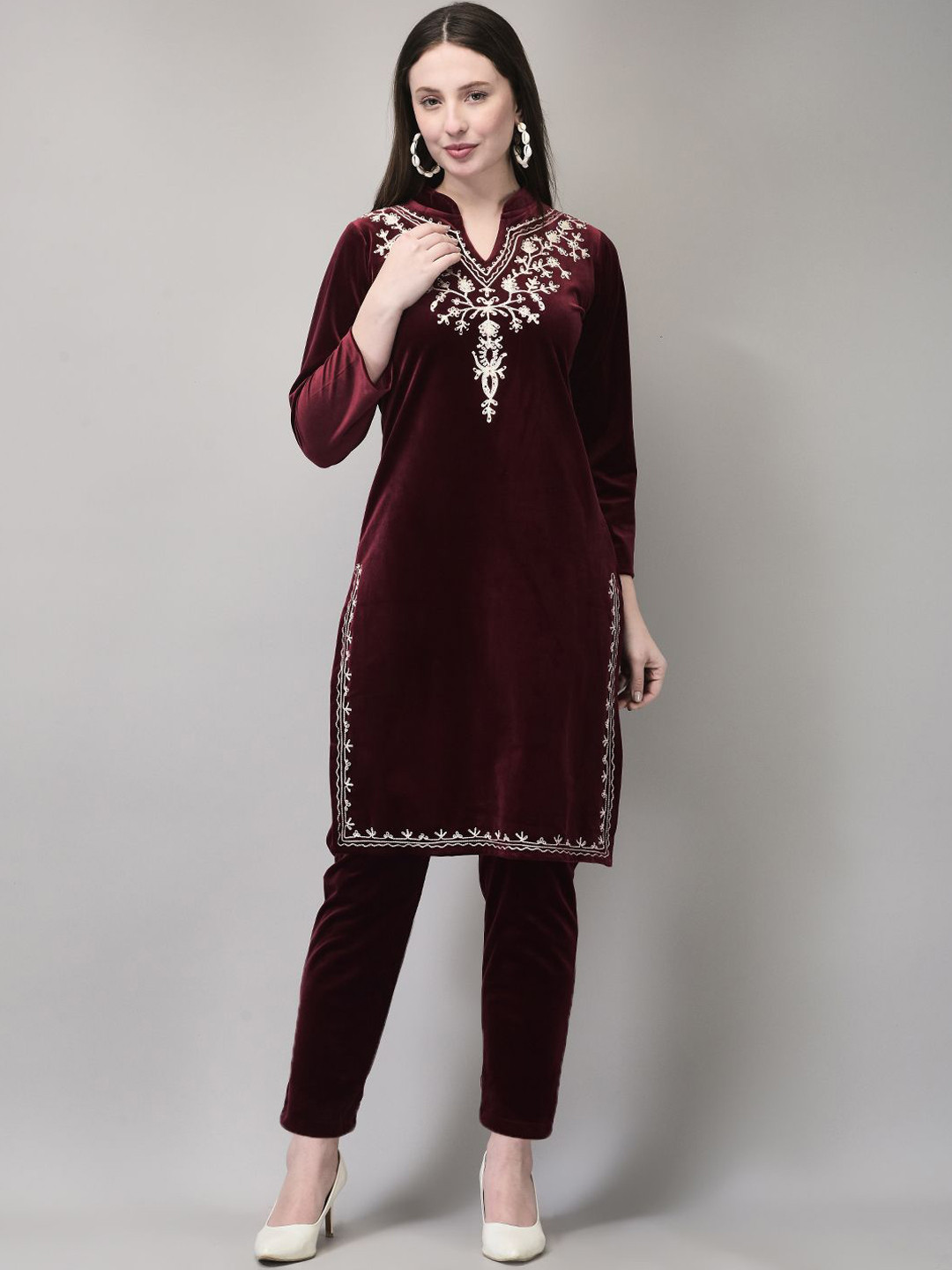 

FNOCKS Floral Embroidered Mandarin Collar Thread Work Velvet Straight Kurta With Trouser, Maroon