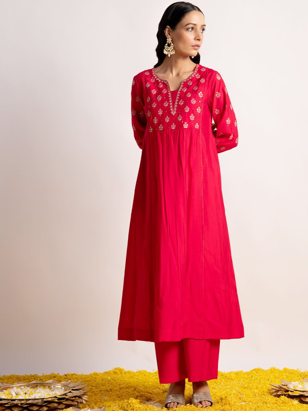 

Ekohum Floral Embroidered Panelled Sequinned Kurta With Palazzo, Pink