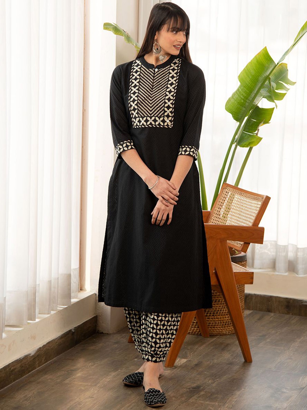 

Ekohum Floral Yoke Design Thread Work Pure Cotton Straight Kurta With Salwar, Black