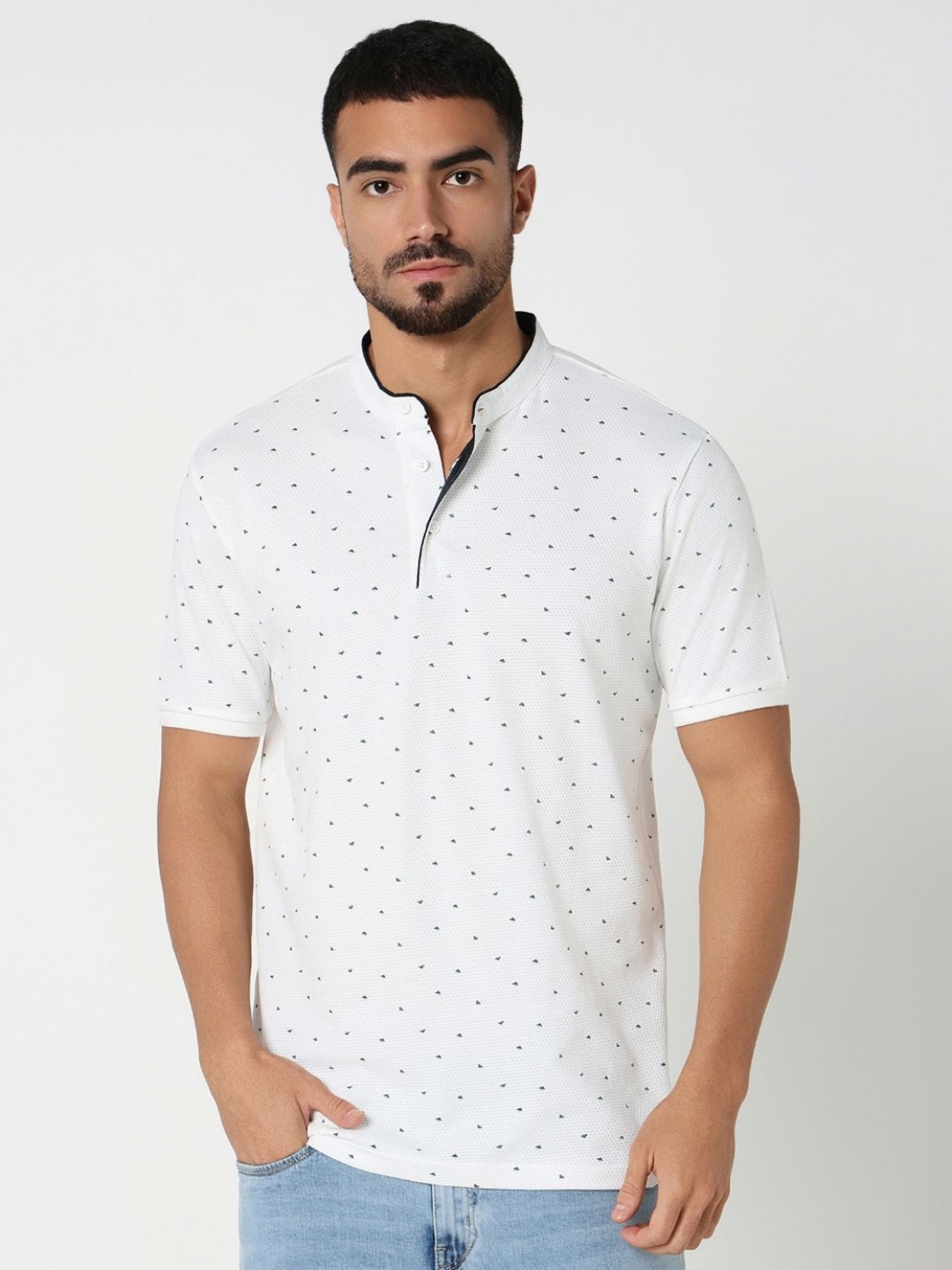 

R&B Men Geometric Printed Mandarin Collar Cotton T-shirt, White