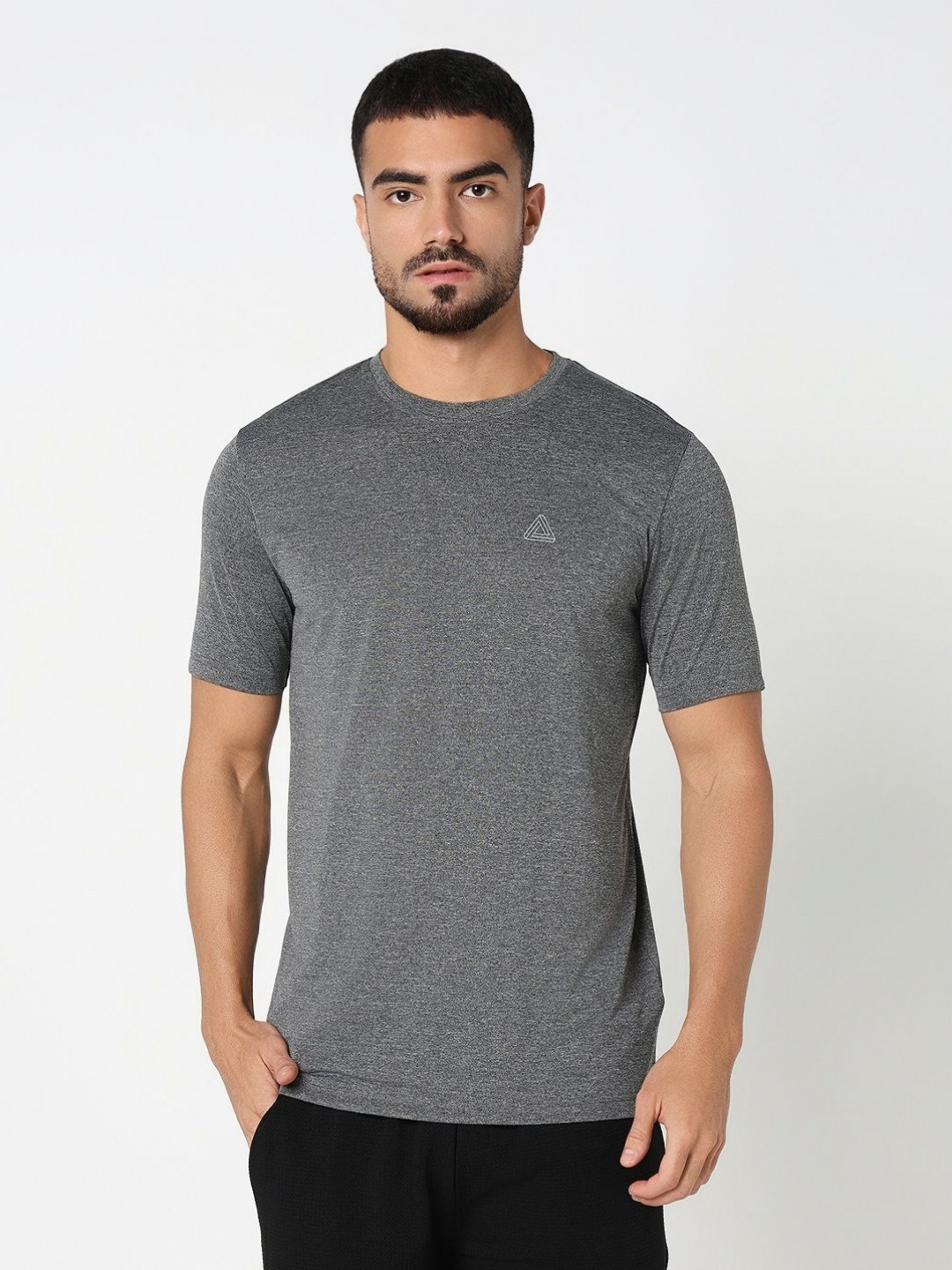 

R&B Men Solid Round Neck T-shirt, Black