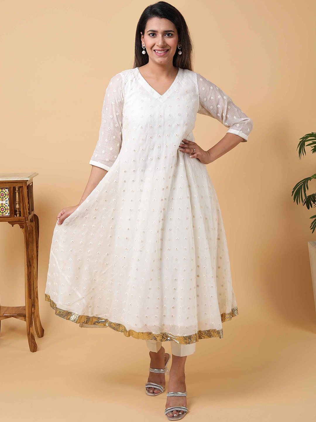 

Akshayini Women Floral Embroidered Regular Pure Cotton Kurta with Trousers & With Dupatta, Off white