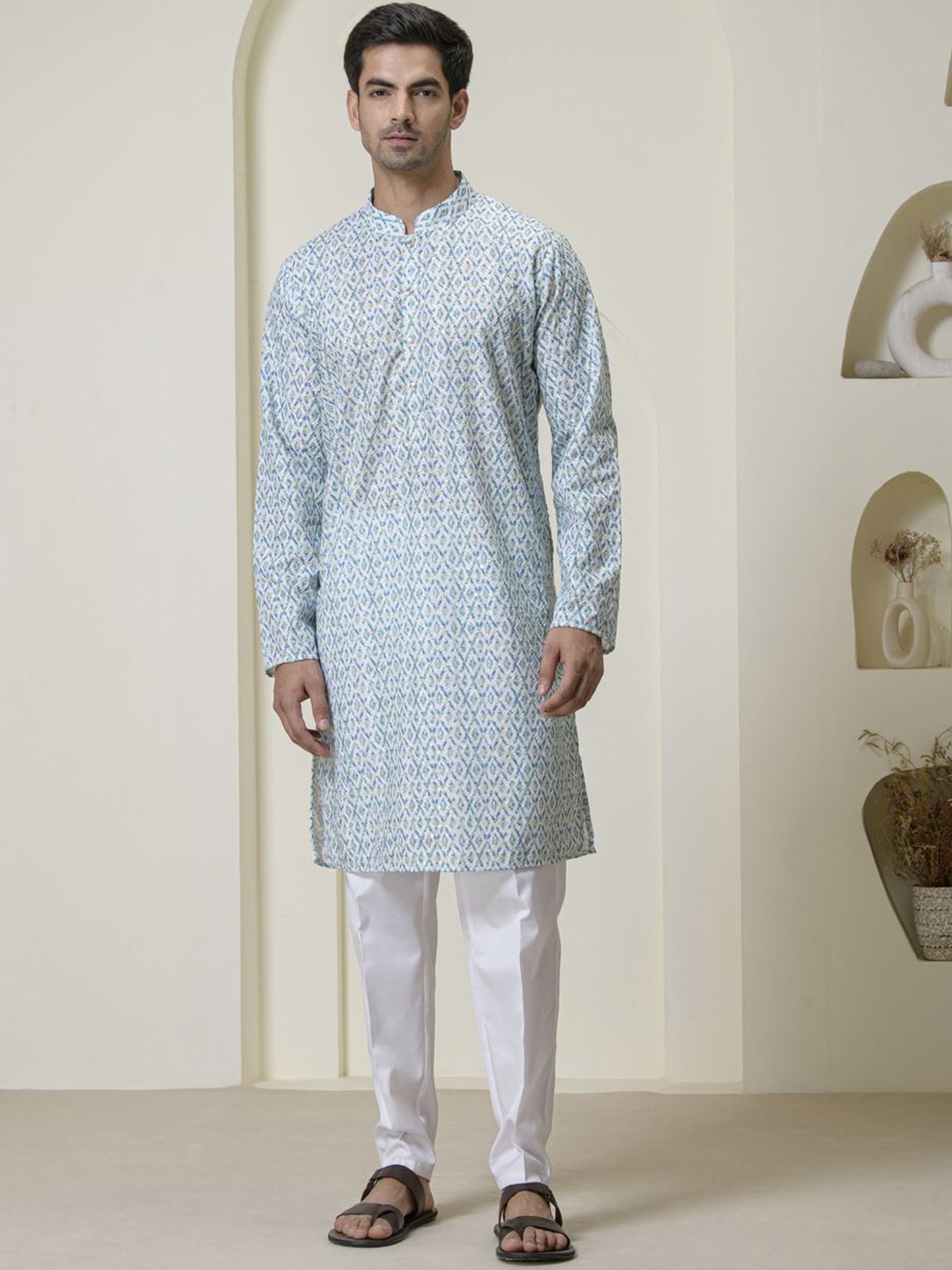 

Satwaa Geometric Printed Mandarin Collar Thread Work Cotton Straight Kurta, Blue