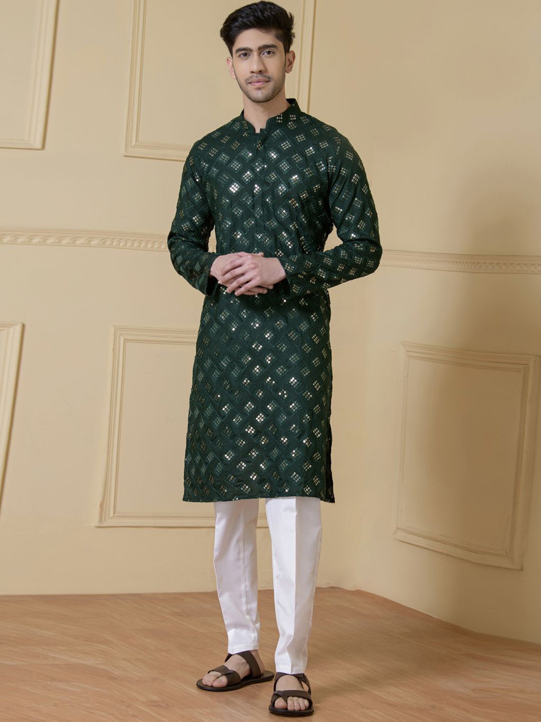 

Satwaa Geometric Embroidered Mandarin Collar Sequinned Straight Kurta, Green