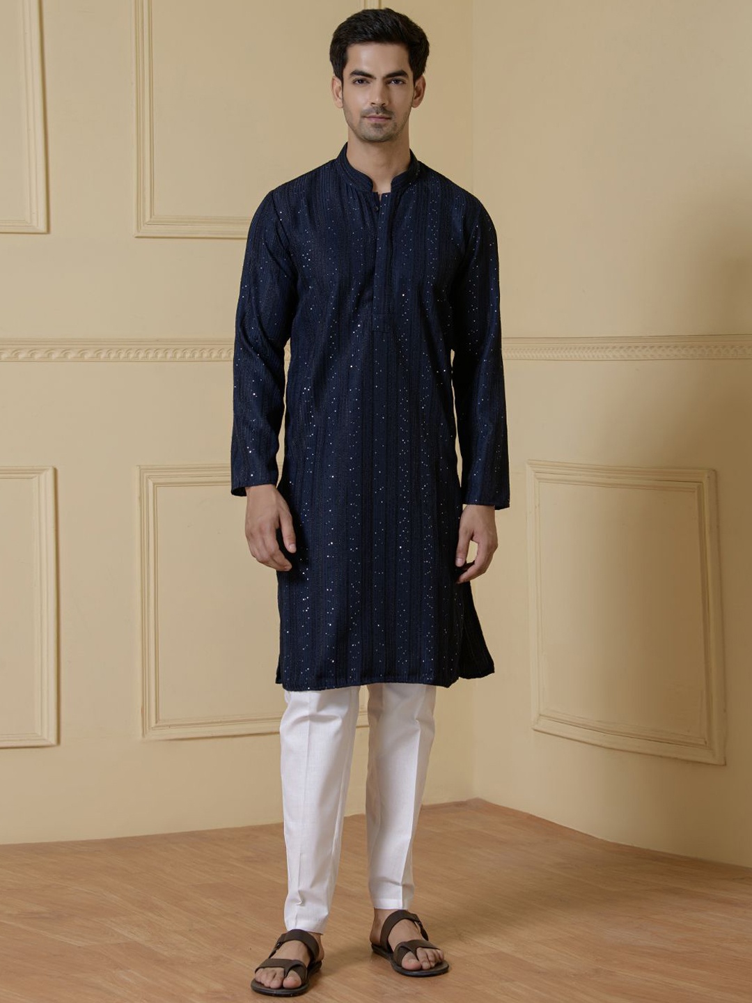 

Satwaa Striped Mandarin Collar Thread Work Straight Kurta, Navy blue