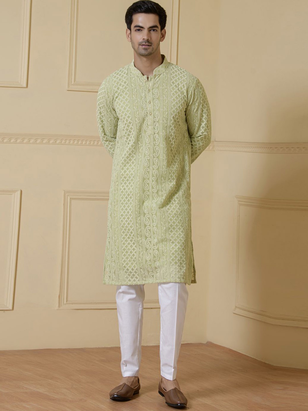 

Satwaa Paisley Embroidered Mandarin Collar Thread Work Georgette Straight Kurta, Green