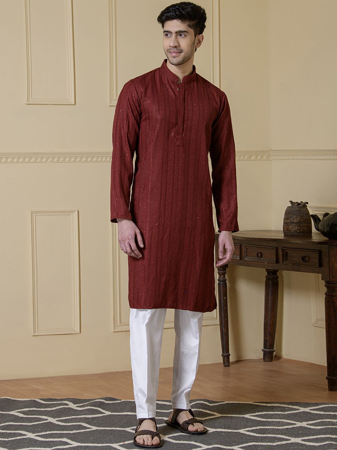 

Satwaa Striped Mandarin Collar Thread Work Straight Kurta, Maroon