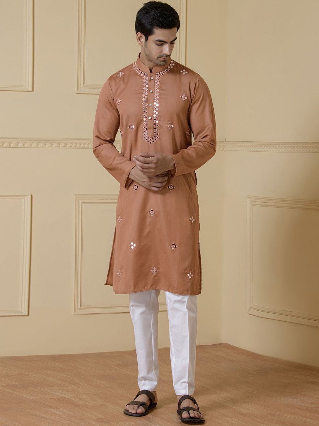 

Satwaa Floral Embroidered Mandarin Collar Mirror Work Straight Kurta, Rust