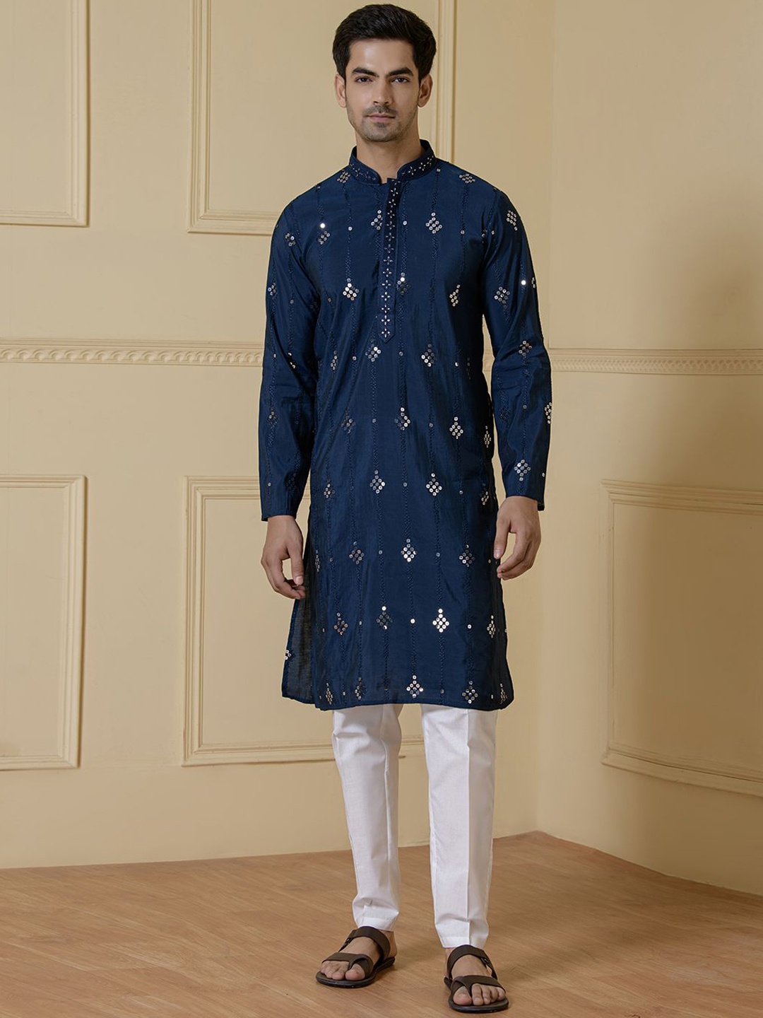 

Satwaa Floral Embroidered Mandarin Collar Sequinned Straight Kurta, Navy blue