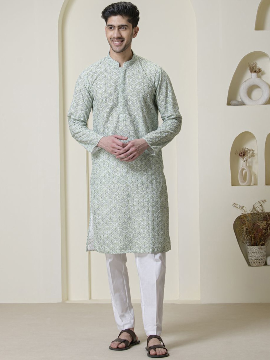 

Satwaa Floral Printed Mandarin Collar Thread Work Straight Kurta, Green