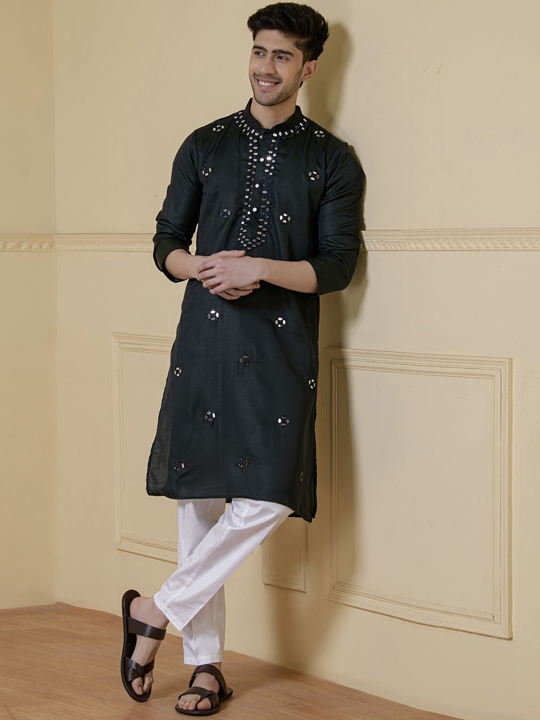 

Satwaa Floral Embroidered Mandarin Collar Mirror Work Straight Kurta, Black