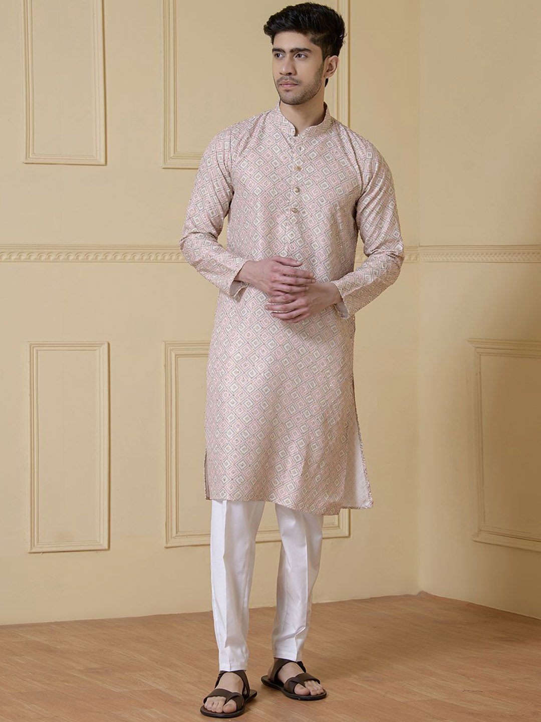 

Satwaa Geometric Printed Mandarin Collar Sequinned Cotton Silk Straight Kurta, Pink