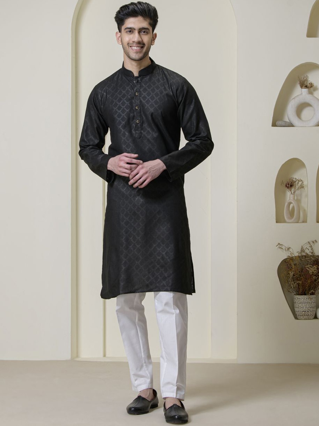 

Satwaa Ethnic Motifs Printed Mandarin Collar Khadi Cotton Straight Kurta, Black