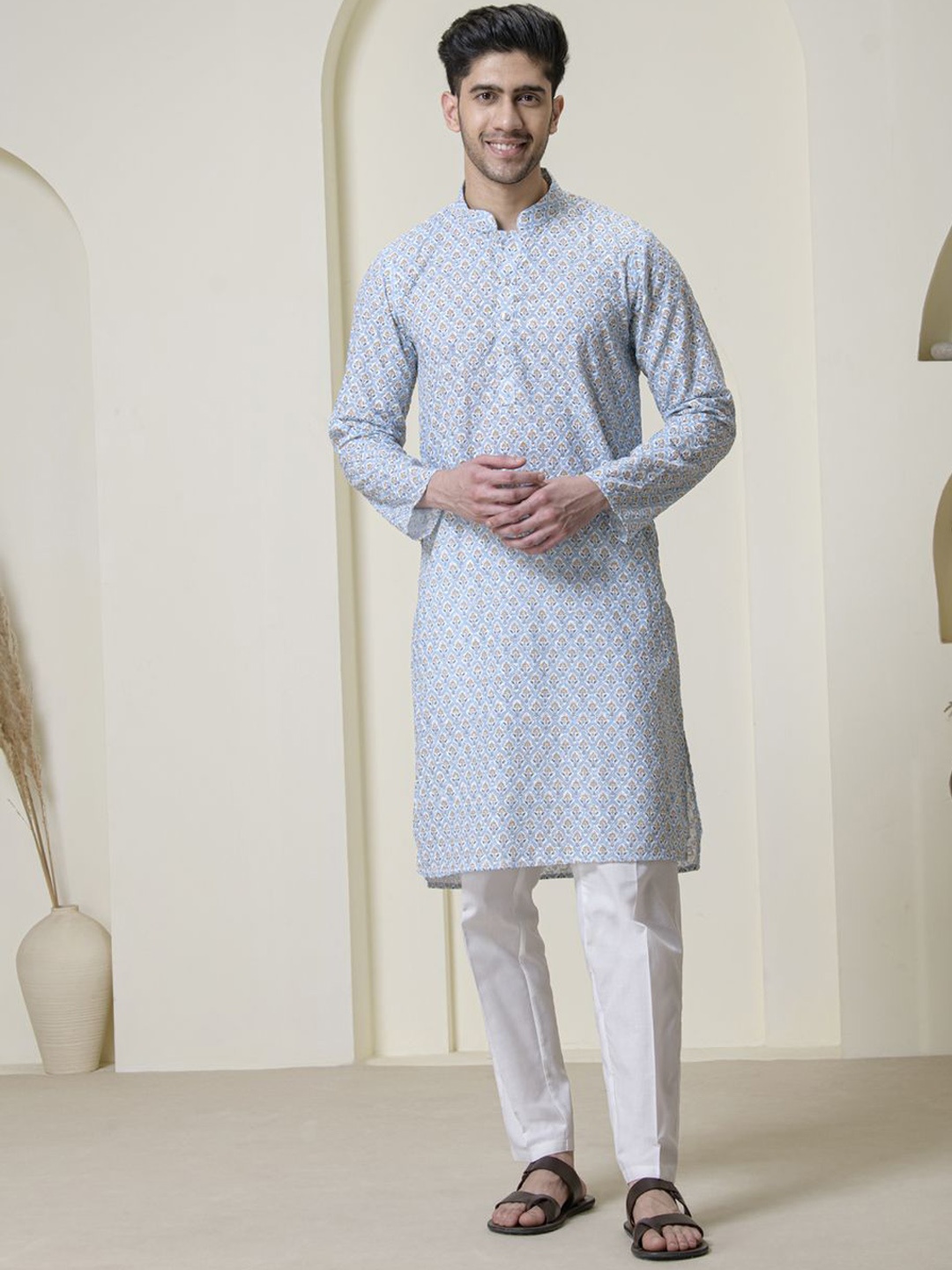 

Satwaa Floral Printed Mandarin Collar Thread Work Pure Cotton Straight Kurta, Blue