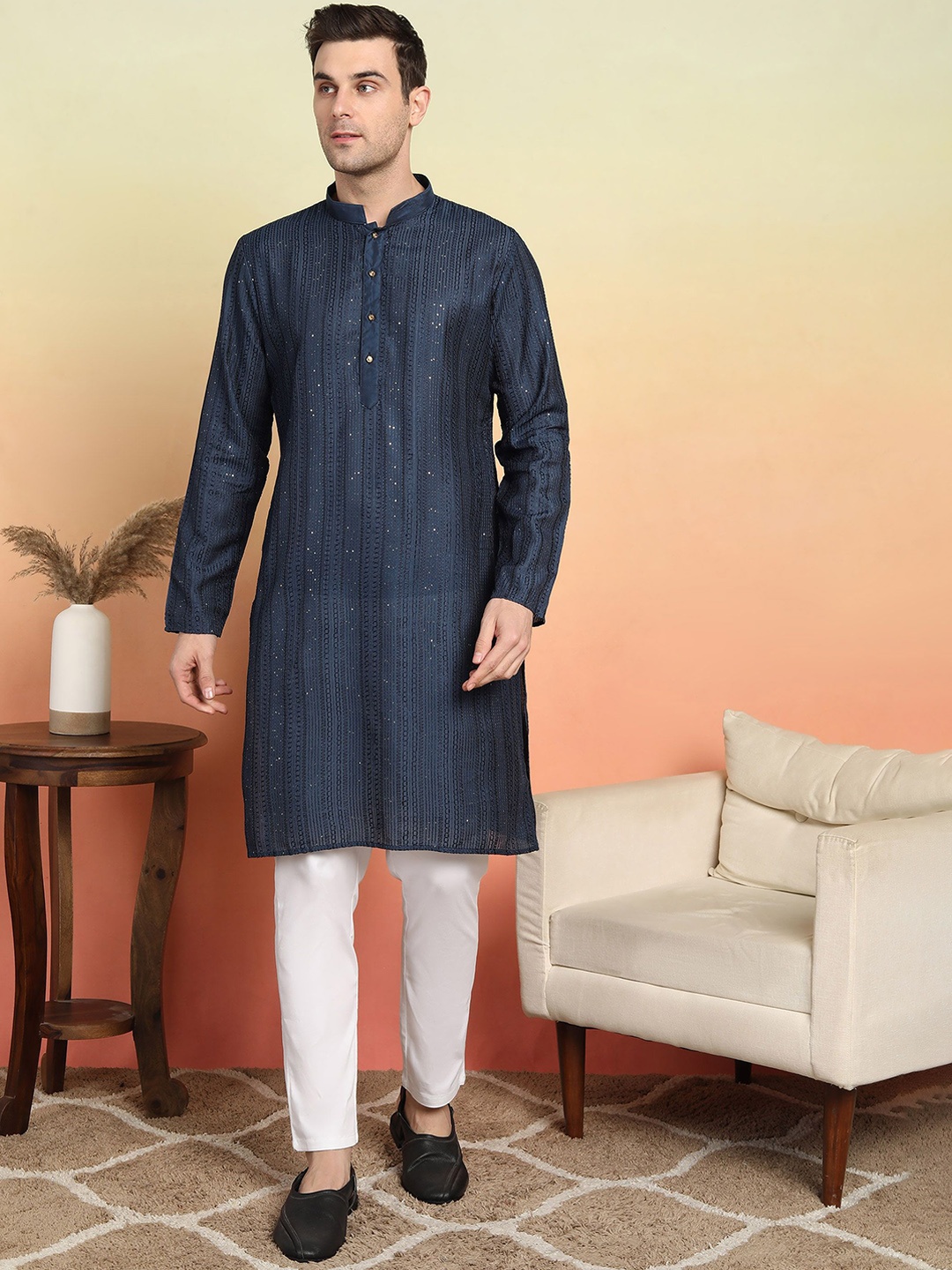 

SWAGG INDIA Men Embroidered Thread Work Liva Kurta, Navy blue