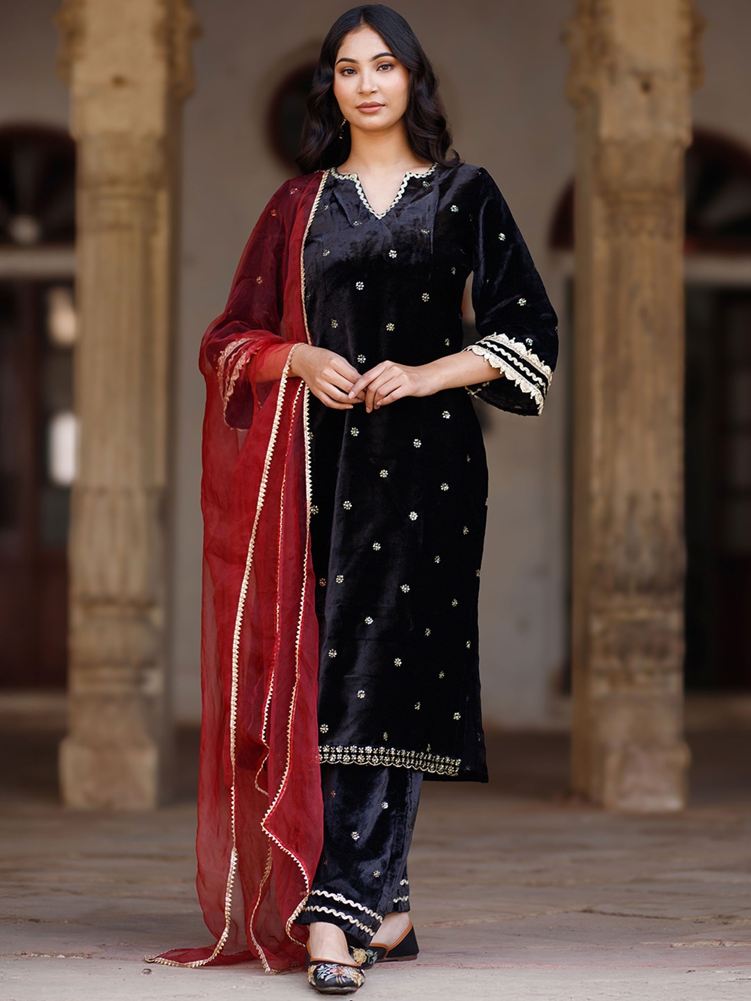 

Salvia Sky Women Velvet Embroidered Kurta Set, Black
