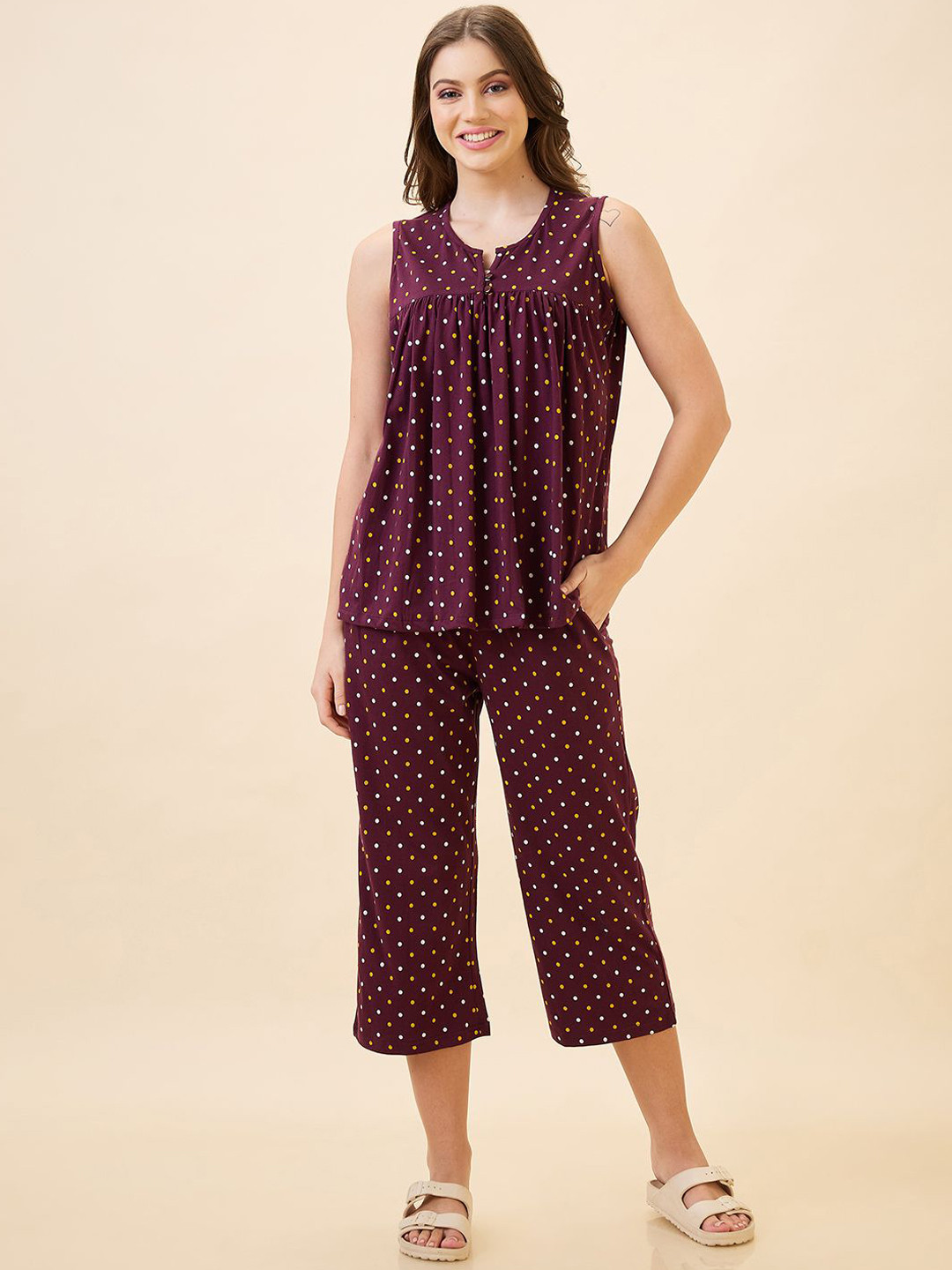 

AV2 Women Printed Night suit, Maroon