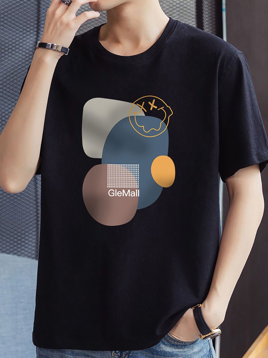 

StyleCast x Revolte Men Printed Raw Edge T-shirt, Black