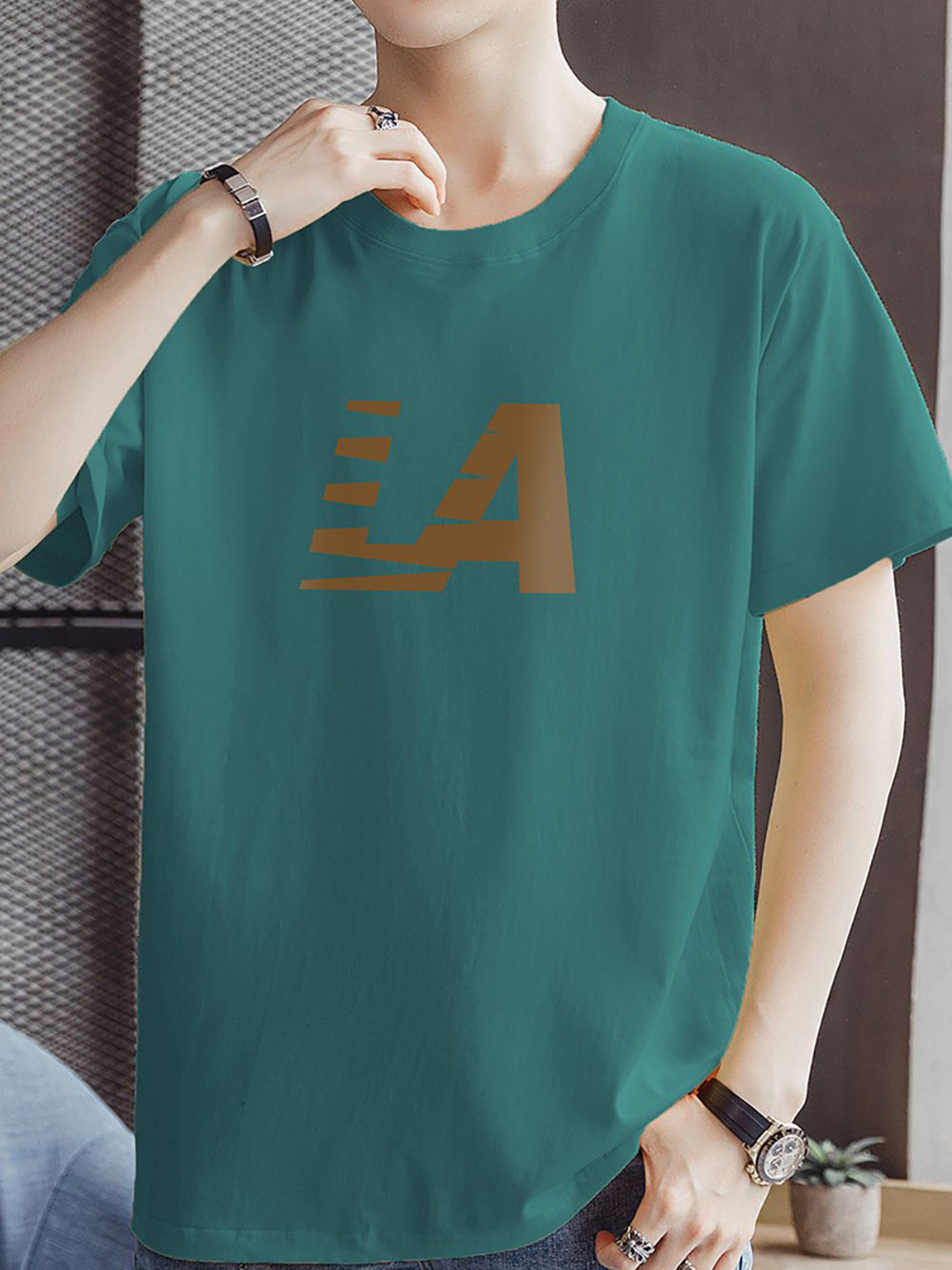 

StyleCast x Revolte Men Typography Printed Raw Edge T-shirt, Green