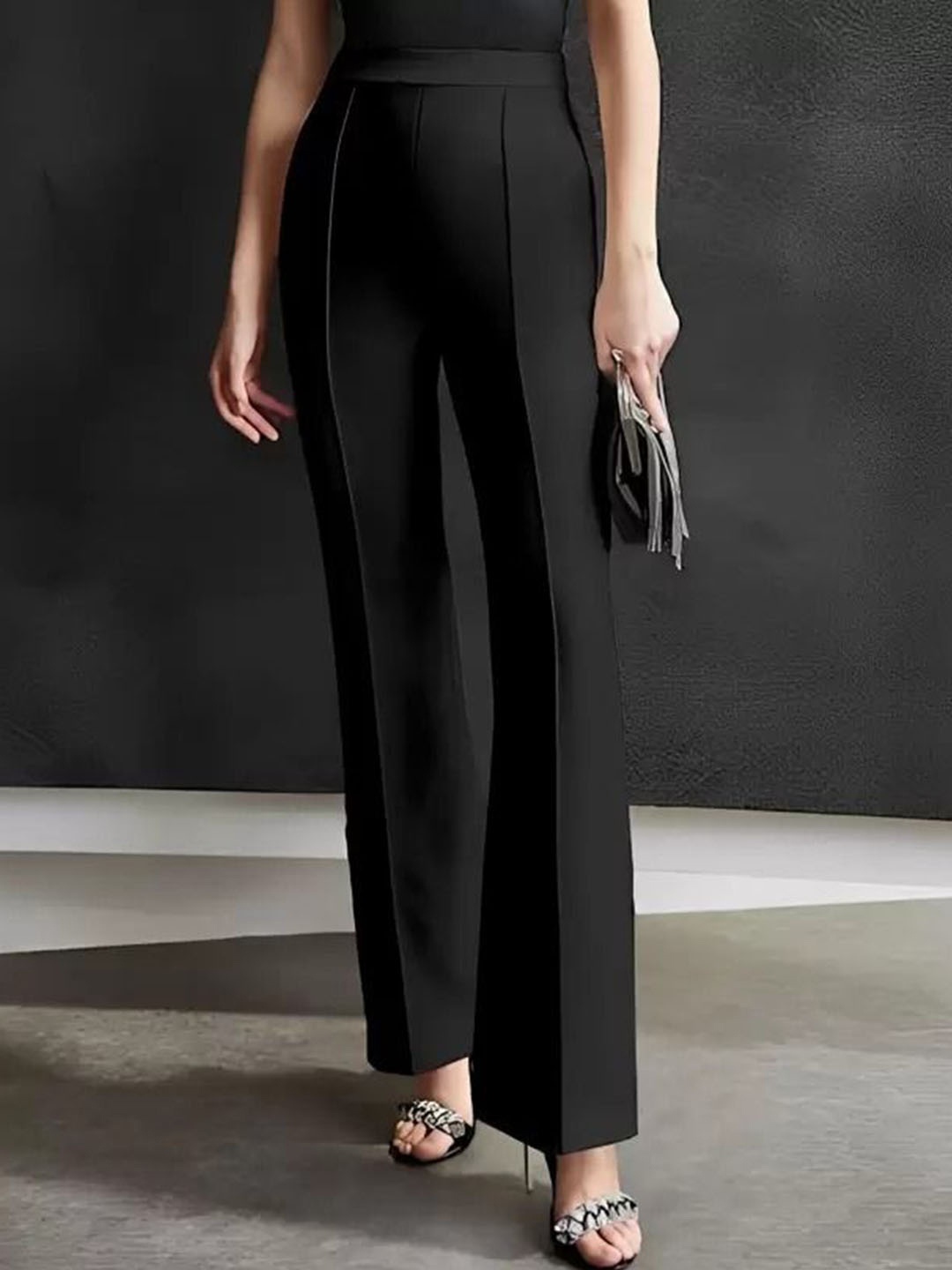 

TYKUN Women Low-Rise Trousers, Black