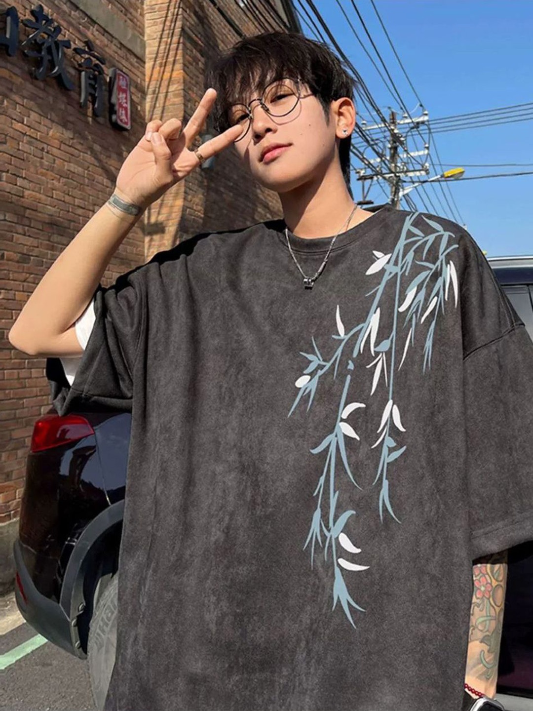 

StyleCast x Revolte Men Printed Tropical Raw Edge T-shirt, Black