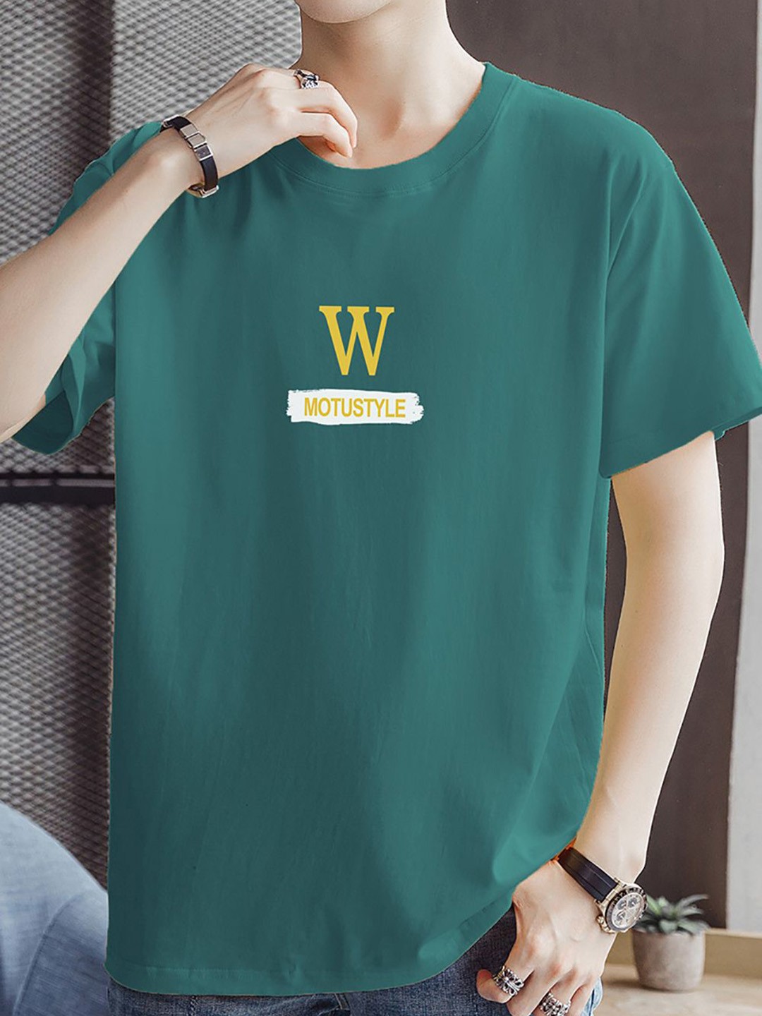 

StyleCast x Revolte Men Typography Printed Raw Edge T-shirt, Green