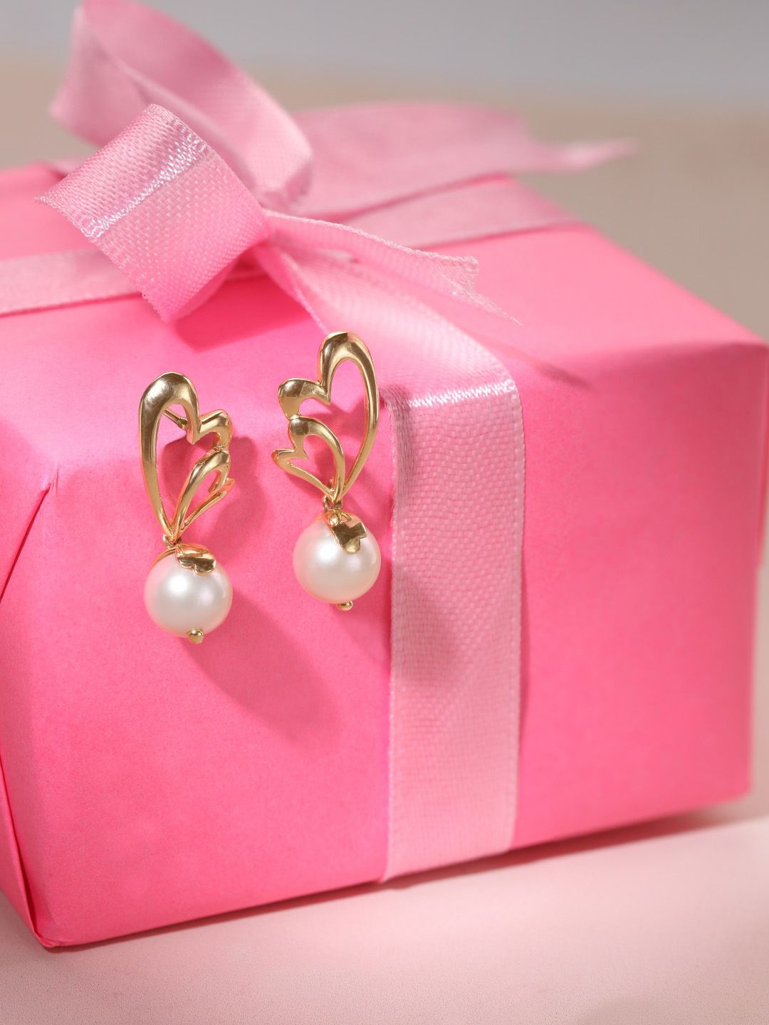 

Mia by Tanishq Love Sparks Gold & Pearl Drop Earrings