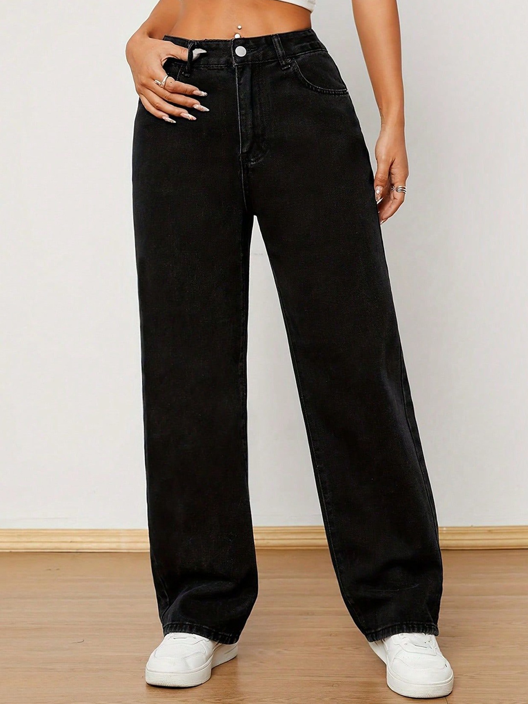 

NUCOUTHS Women Comfort Relaxed Fit Low Distress Jeans, Black