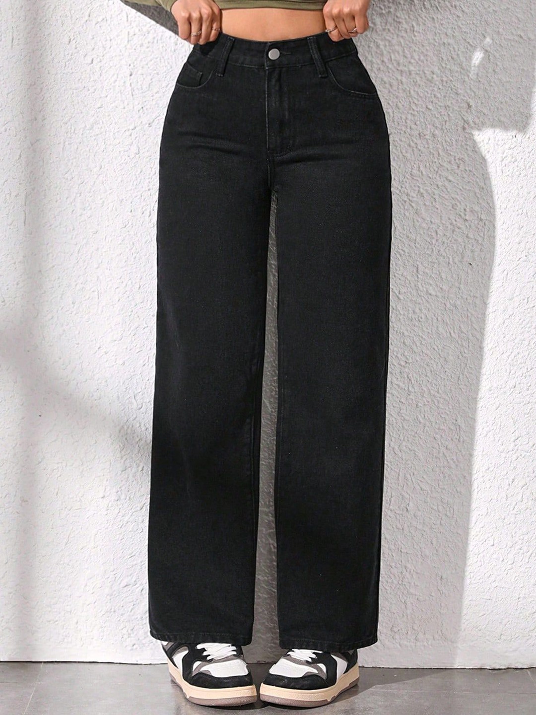 

NUCOUTHS Women Comfort Relaxed Fit Low Distress Jeans, Black
