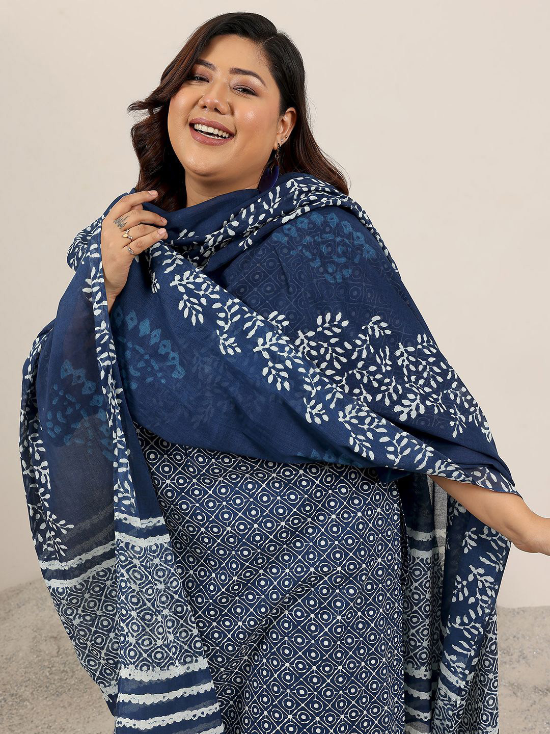 

EXTRA LOVE BY LIBAS Plus Size Geometric Printed Straight Kurta With Trousers & Dupatta, Blue