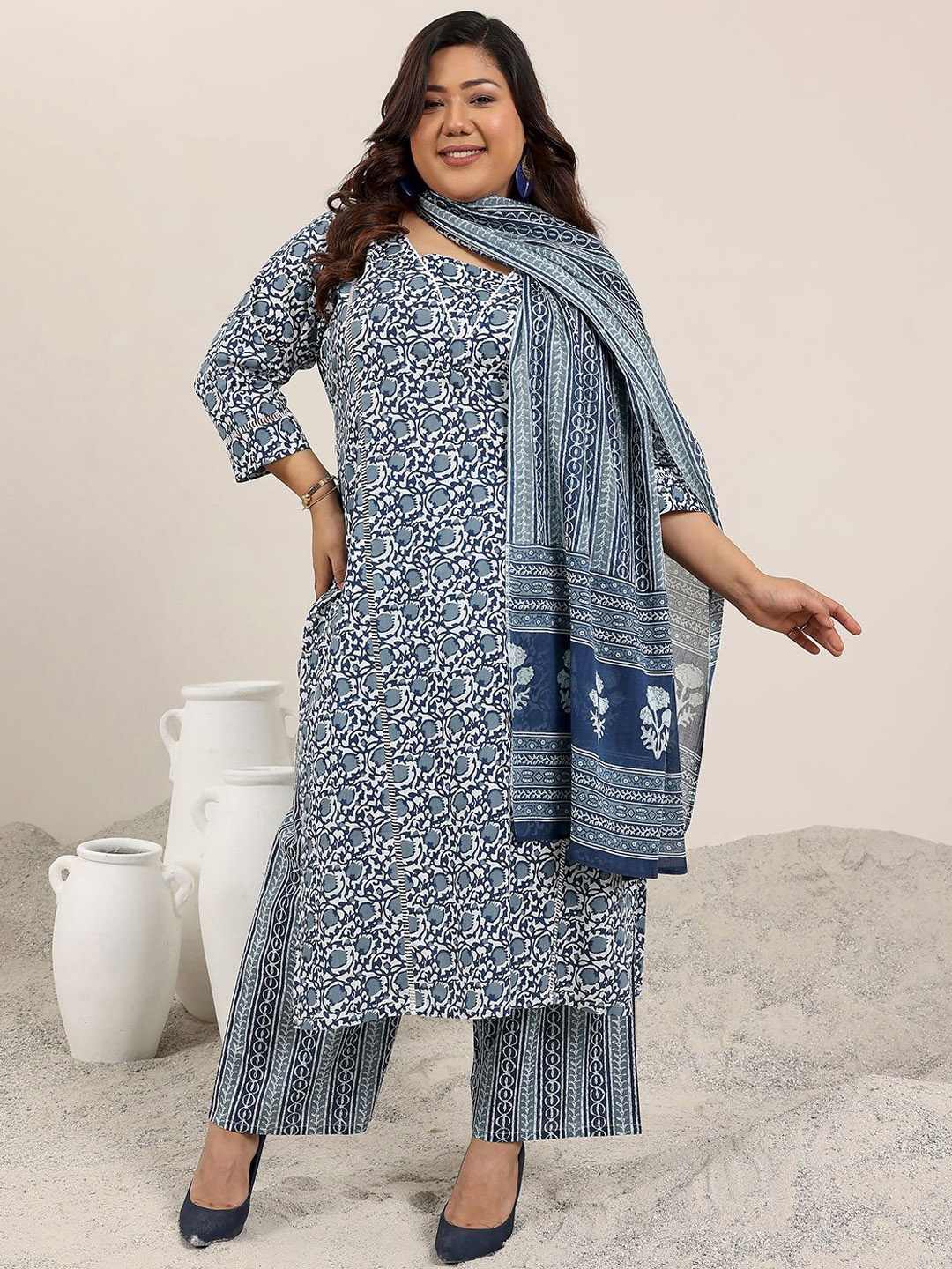 

EXTRA LOVE BY LIBAS Plus Size Floral Printed Panelled Kurta With Trousers & Dupatta, Blue