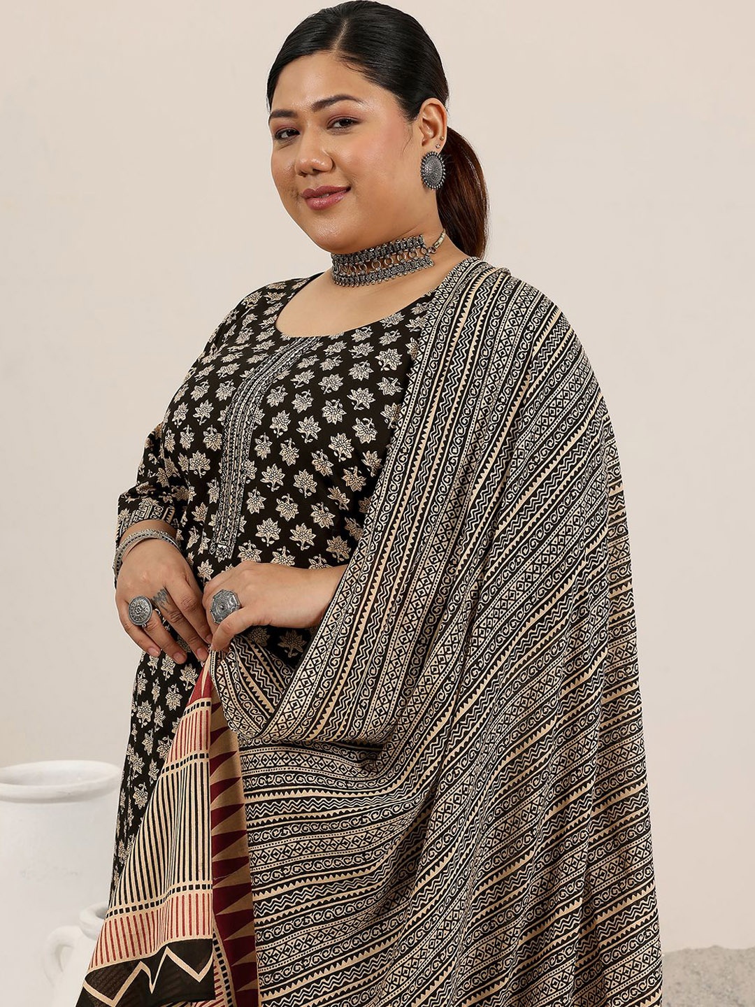 

EXTRA LOVE BY LIBAS Plus Size Floral Printed Straight Kurta With Palazzo & Dupatta, Black