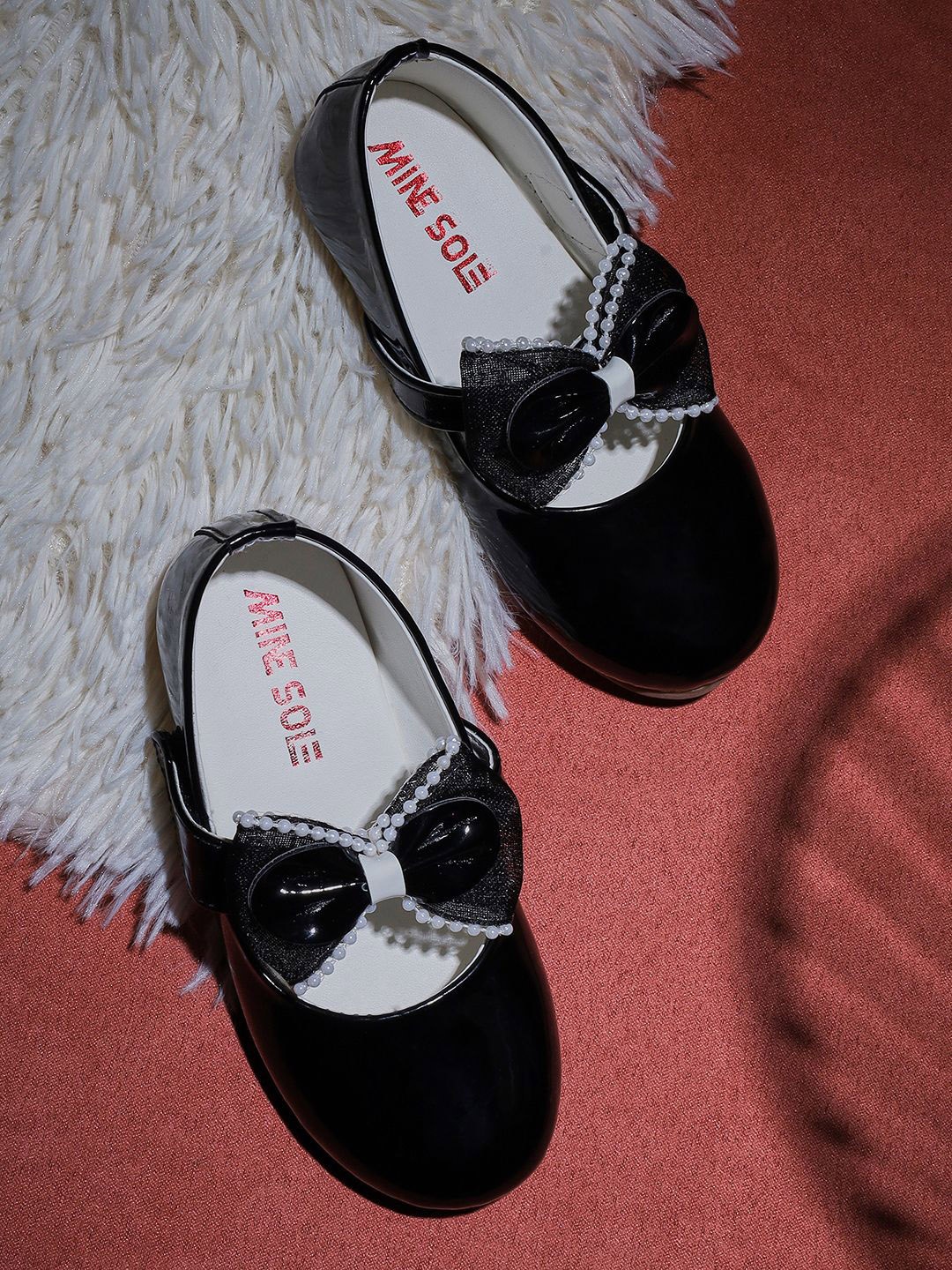 

Minesole Girls Flatforms, Black