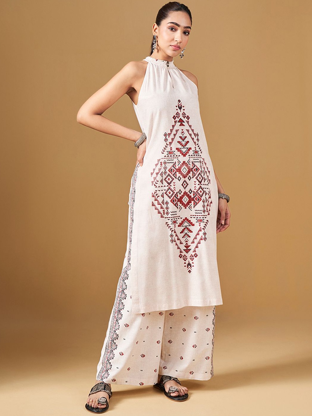 

Global Desi Floral Printed Straight Kurta With Palazzos, Off white