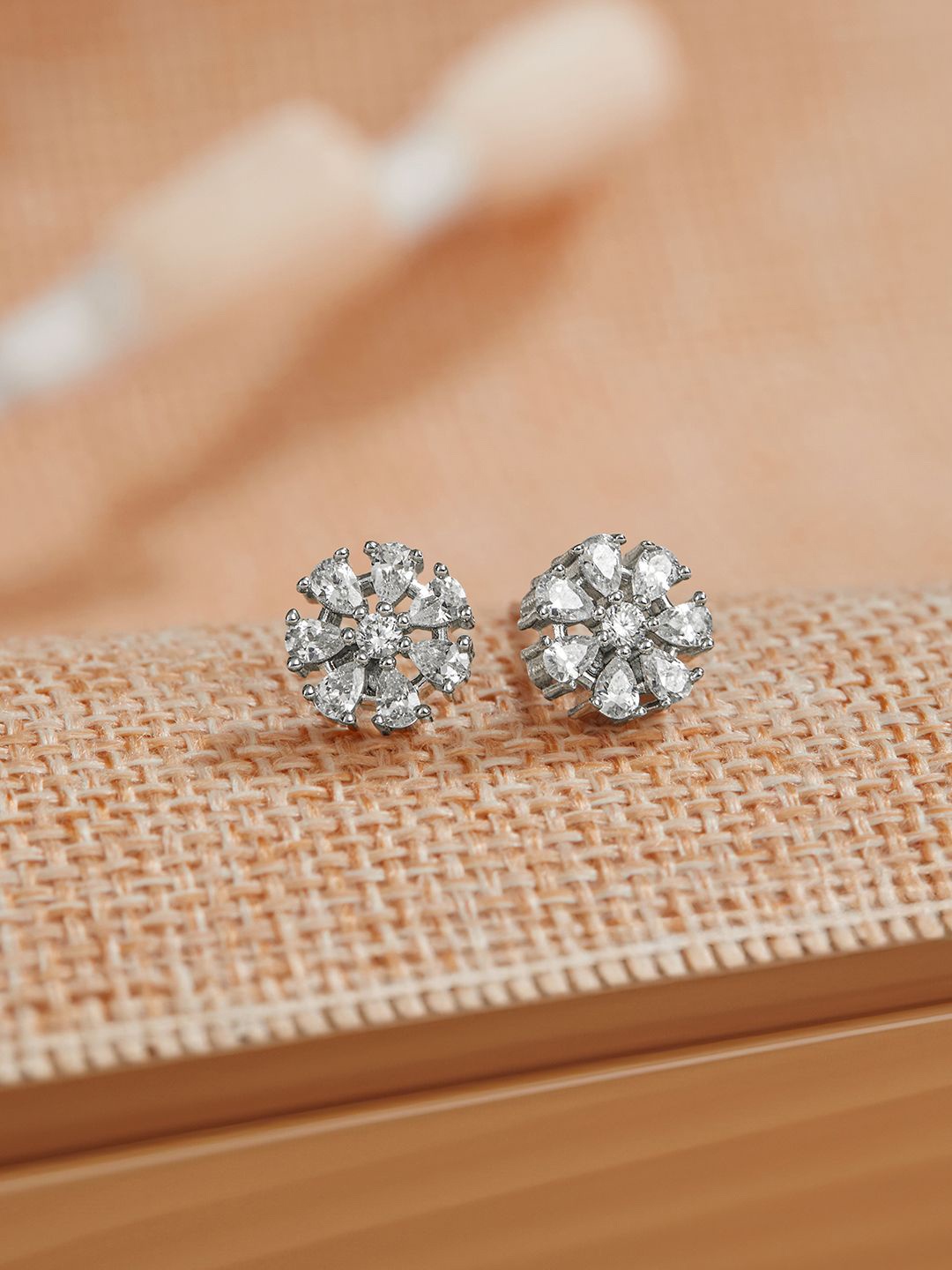 

SARAF SILVERETZ 925 Sterling Silver Classic Studs Earrings