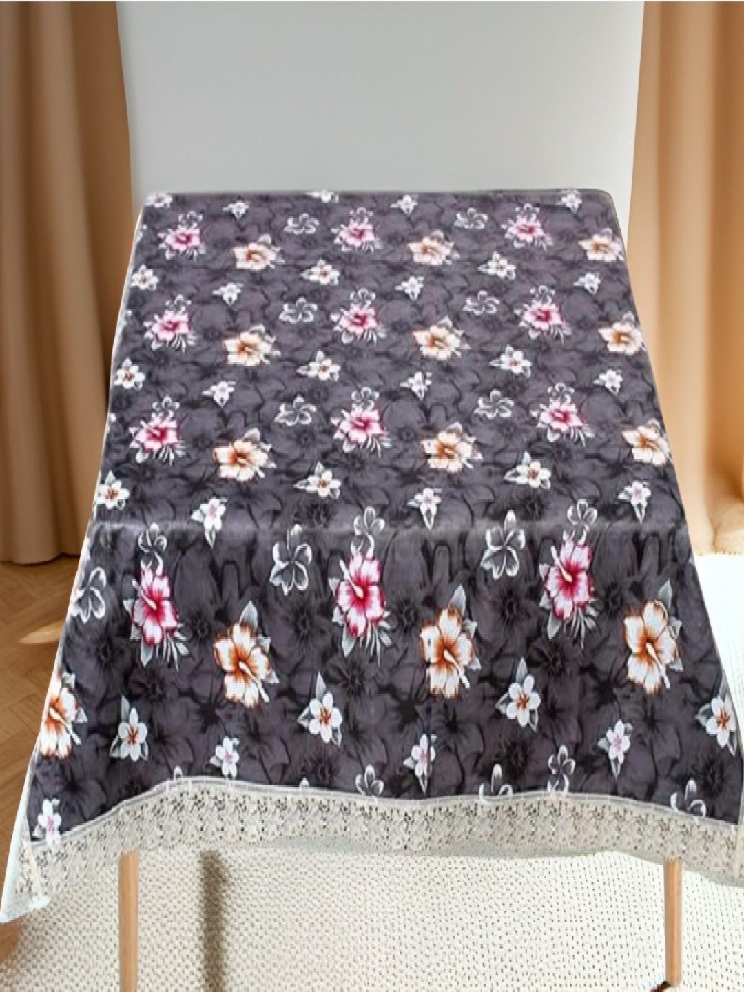 

REVEXO Black & White Floral Printed Rectangle 4-Seater Table Covers