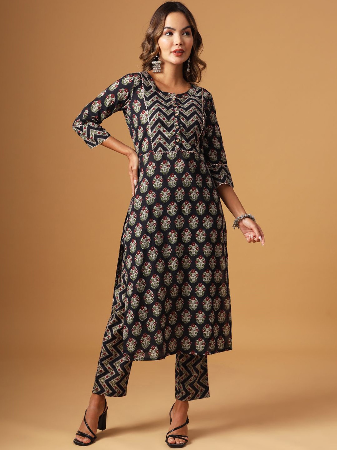 

SUBAGI FASHION Floral Printed Round Neck Pure Cotton Straight Kurta With Trouser, Black