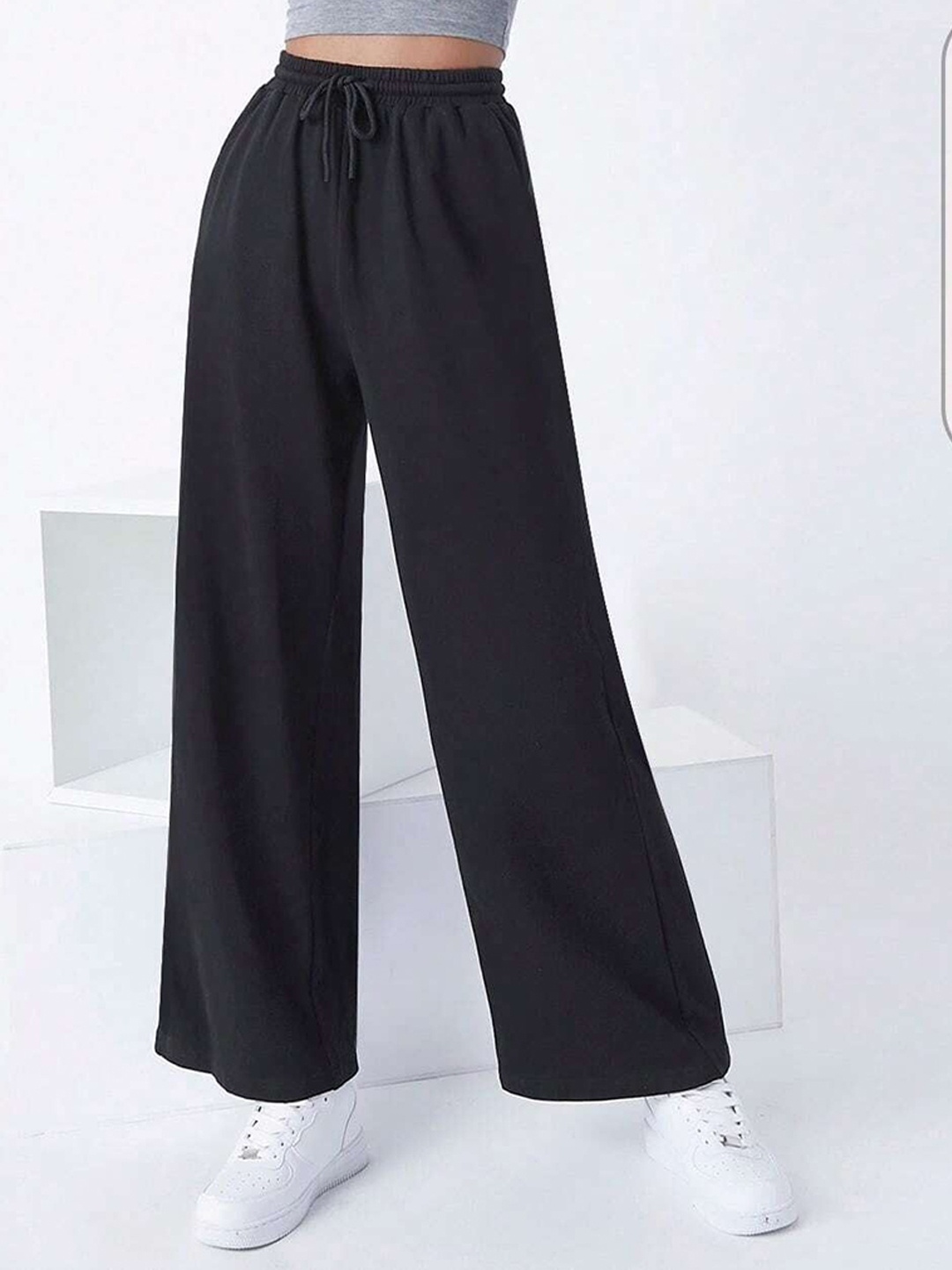

The Roadster Lifestyle Co Women Loose Fit Pleated Wide Leg Korean Pants, Black