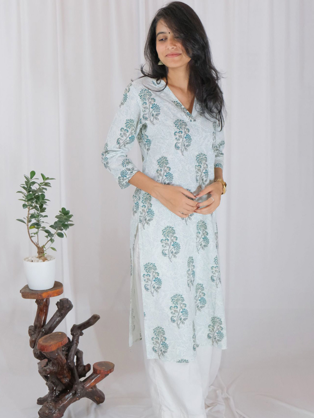 

Ruha Ethnic Motifs Printed V-Neck Straight Pure Cotton Kurta, Blue