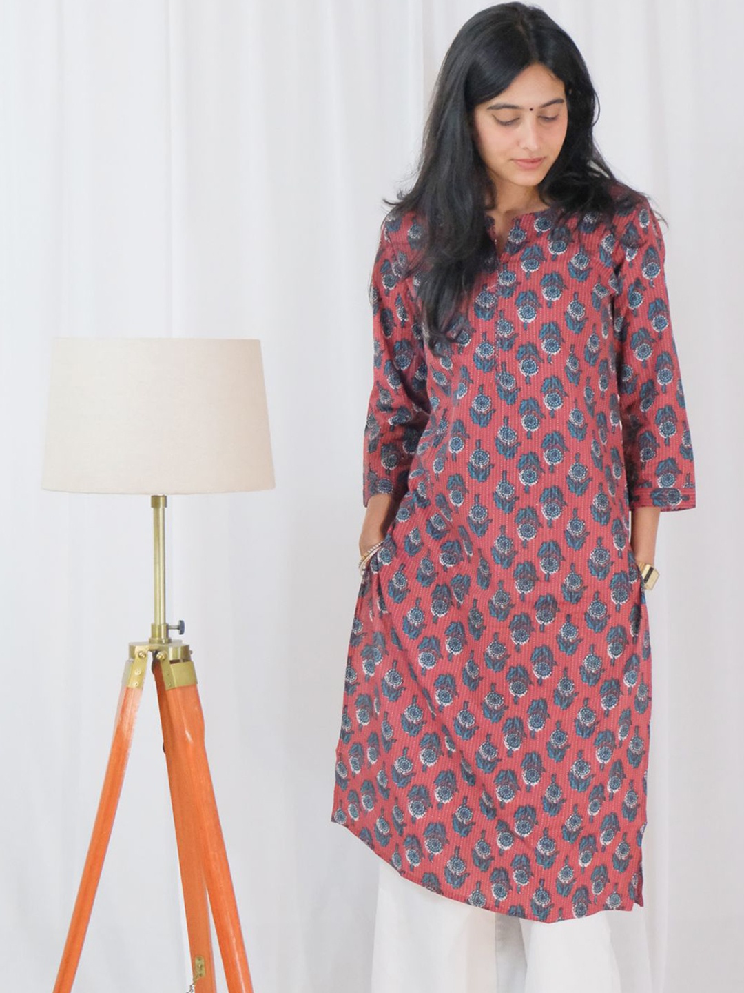 

Ruha Ethnic Motifs Printed Notch Neck Straight Pure Cotton Kurta, Red