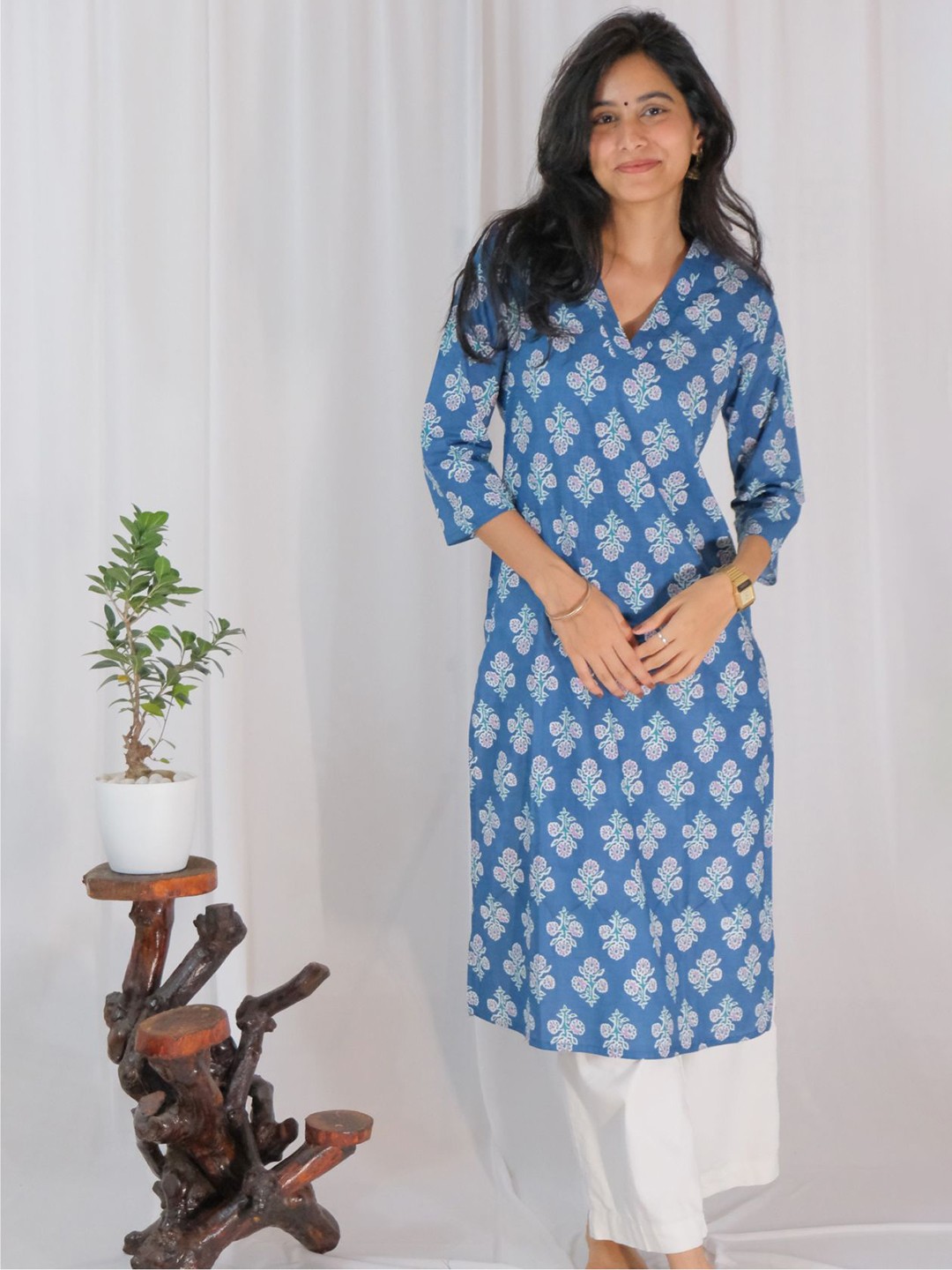 

Ruha Women Ethnic Motifs Printed V-Neck Straight Pure Cotton Kurta, Blue