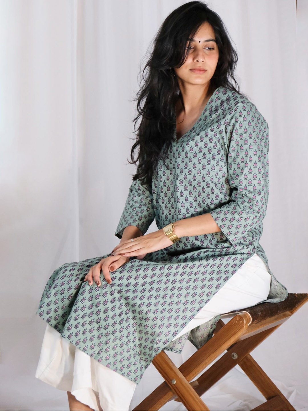 

Ruha Ethnic Motifs Printed V-Neck Straight Pure Cotton Kurta, Green