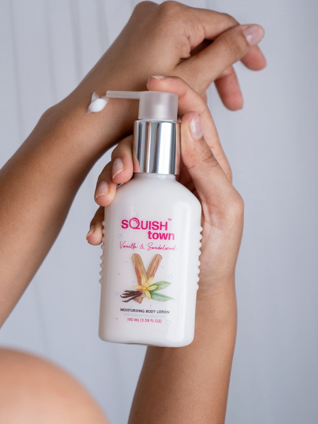 

Squish town Vanilla & Sandalwood Moisturising Body Lotion - 100ml, White