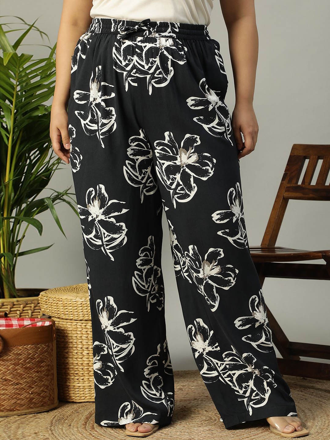 

Oxolloxo Women Plus Size Floral Printed Smart Easy Wash Trousers, Black