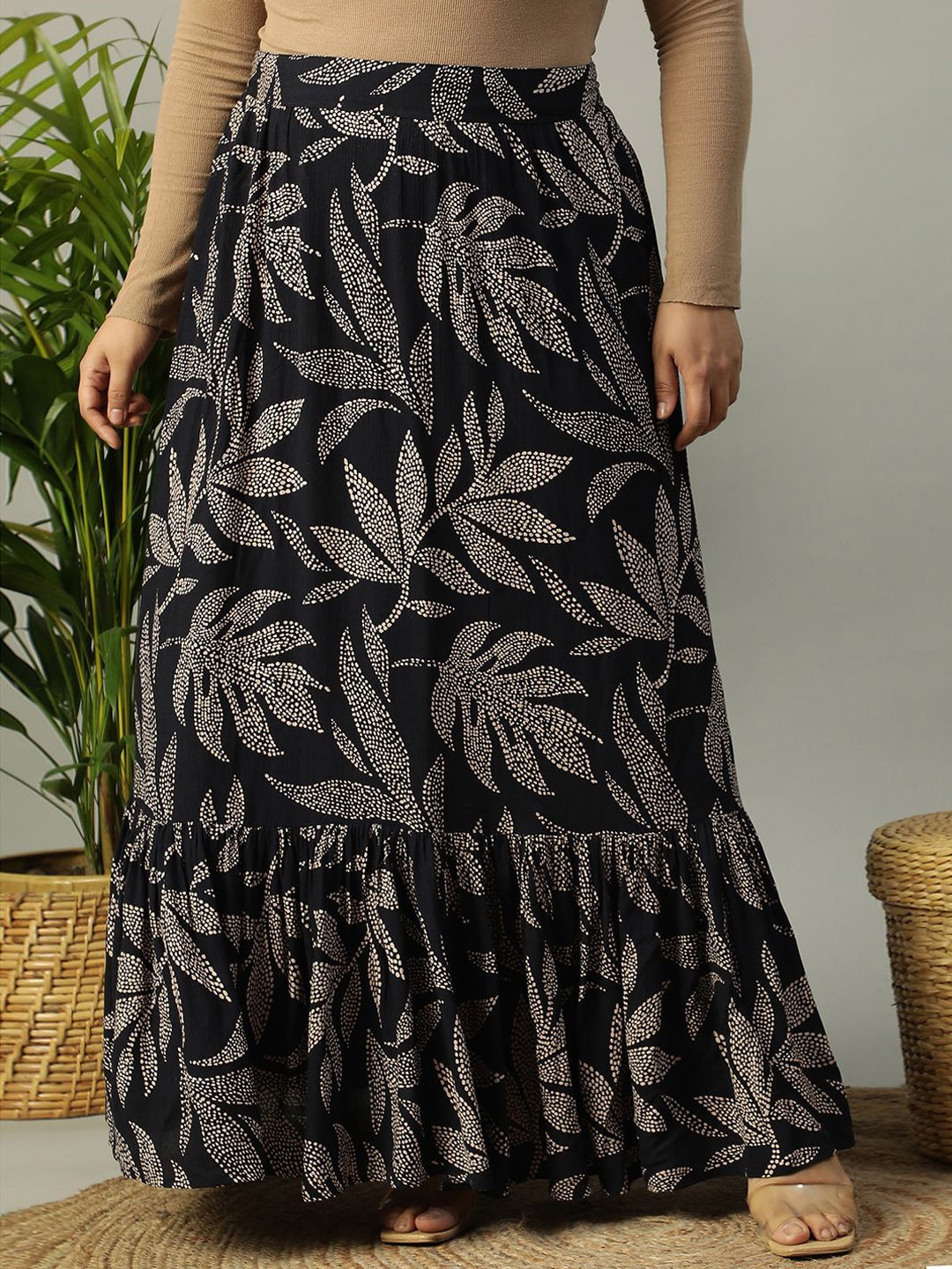

Oxolloxo Plus Size Tropical Print Flared Skirt with Frill Detail, Black
